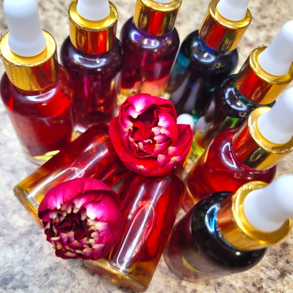 "Grow and Glow Hair Oil" - Picture 5 of 6